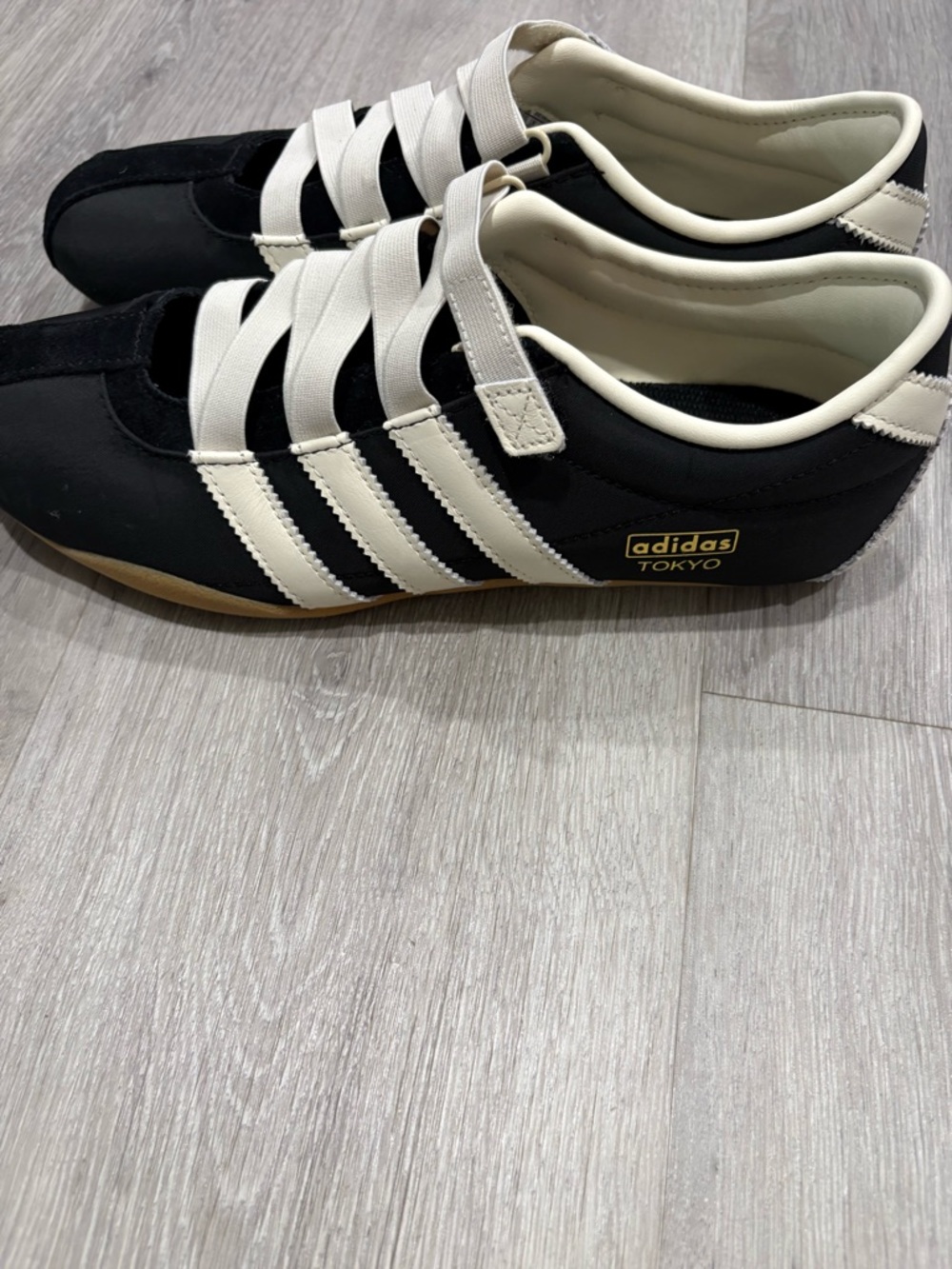 adidas tokyo Black and Cream Low-Top Sneakers New 9.5 - Picture 4 of 6